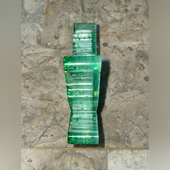 Pot Leaf Resin Ashtray Handcrafted | Home Decor - Picture 9 of 11